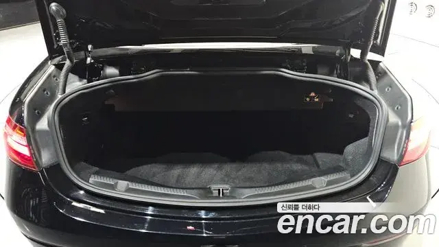 Mercedes-Benz E-Class 2018 — Şəkil 31/32