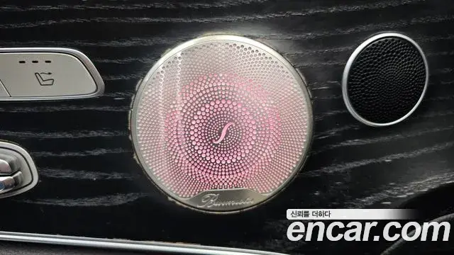 Mercedes-Benz E-Class 2018 — Şəkil 18/32