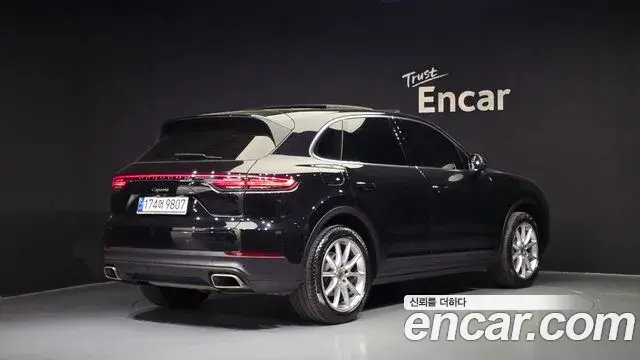 Porsche Cayenne 2021 — ფოტო 25/32