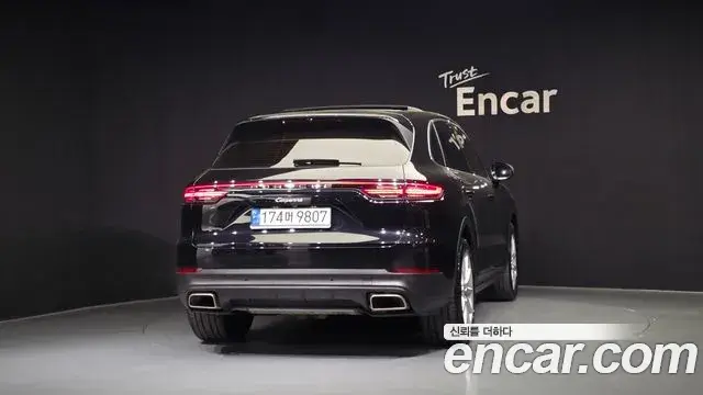 Porsche Cayenne 2021 — ფოტო 6/32