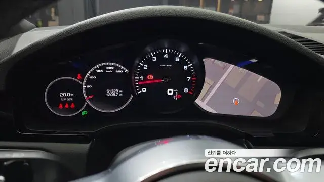 Porsche Cayenne 2021 — ფოტო 18/32