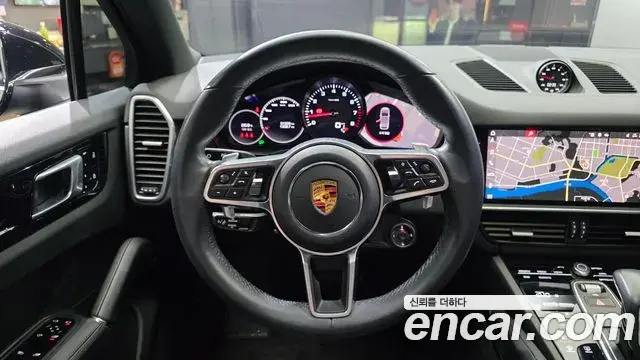 Porsche Cayenne 2021 — ფოტო 20/32