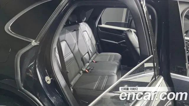 Porsche Cayenne 2021 — ფოტო 5/32