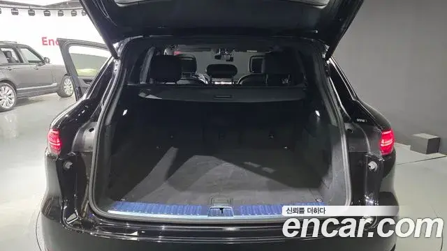 Porsche Cayenne 2021 — ფოტო 26/32