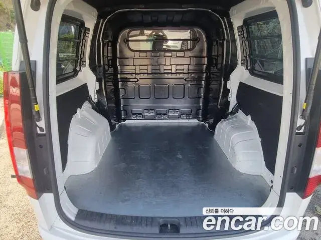 Hyundai Staria 2021 — Photo 14/20