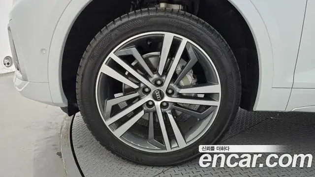 Audi Q5 2021 — Photo 9/31