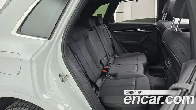 Audi Q5 2021 — Photo 8/31