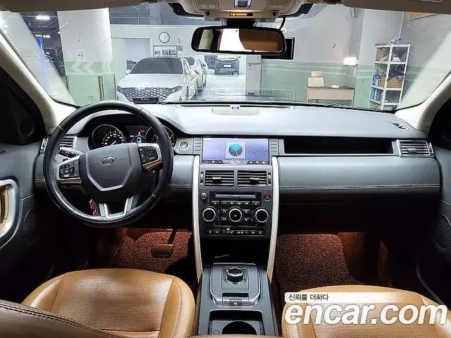 Land Rover Discovery Sport 2019 — Photo 14/17