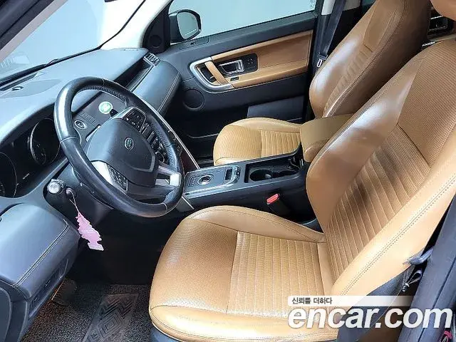 Land Rover Discovery Sport 2019 — Photo 1/17