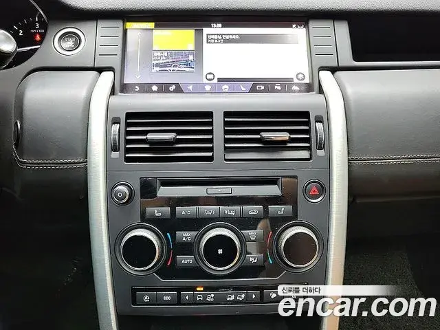 Land Rover Discovery Sport 2019 — Photo 16/17