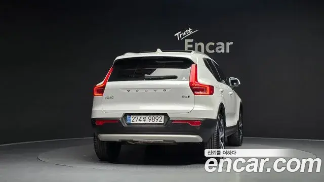 Volvo XC40 2025 — Photo 18/20