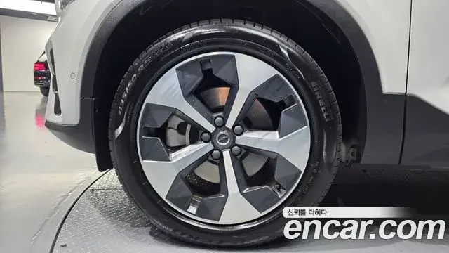 Volvo XC40 2025 — Photo 6/20