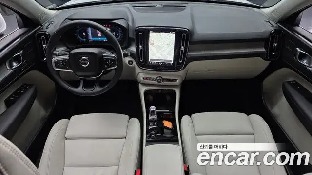 Volvo XC40 2025 — Photo 15/20