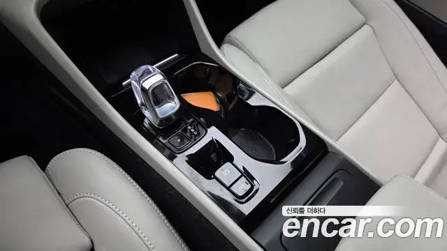 Volvo XC40 2025 — Photo 16/20