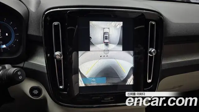 Volvo XC40 2025 — Photo 17/20