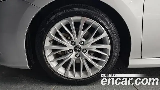 Toyota Camry 2018 — Photo 16/31