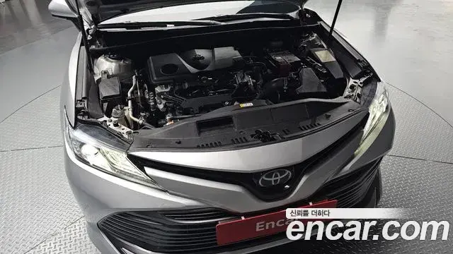 Toyota Camry 2018 — Photo 7/31
