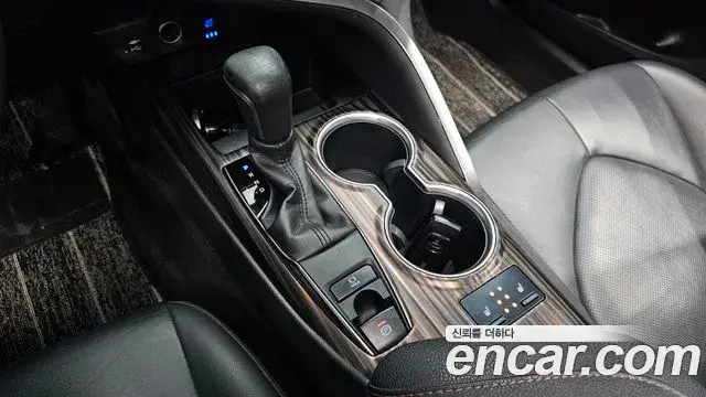 Toyota Camry 2018 — Photo 21/31