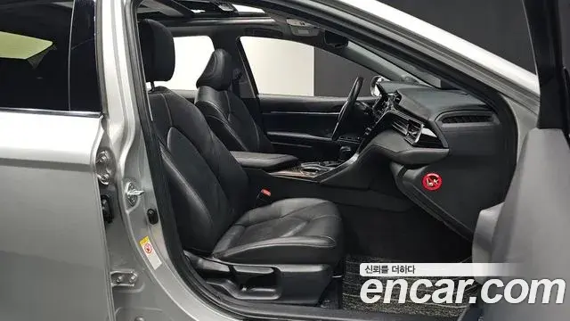 Toyota Camry 2018 — Photo 1/31