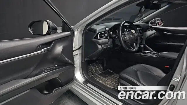 Toyota Camry 2018 — Photo 9/31