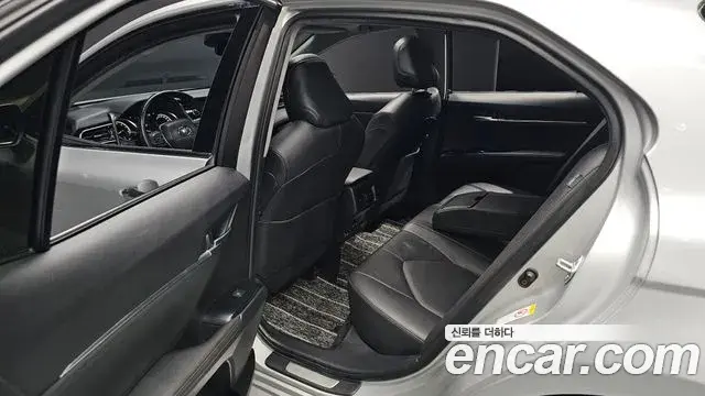 Toyota Camry 2018 — Photo 26/31