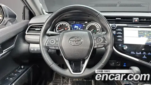 Toyota Camry 2018 — Photo 11/31