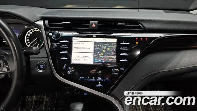 Toyota Camry 2018 — Photo 18/31