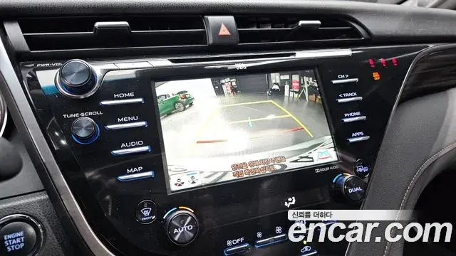 Toyota Camry 2018 — Photo 30/31