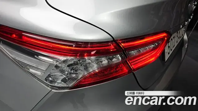 Toyota Camry 2018 — Photo 23/31