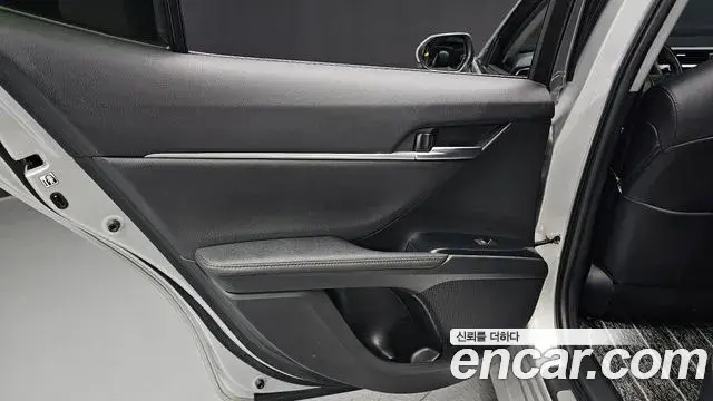 Toyota Camry 2018 — Photo 13/31