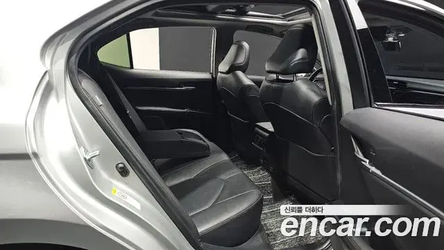 Toyota Camry 2018 — Photo 20/31
