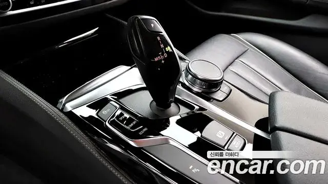 BMW 5 Series 2019 — ფოტო 7/20