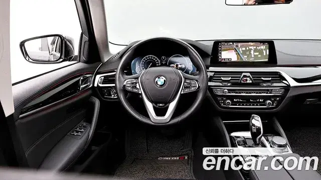 BMW 5 Series 2019 — ფოტო 15/20