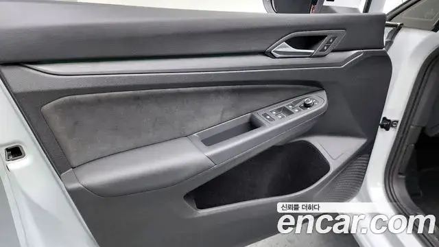 Volkswagen Golf 2024 — Photo 10/30