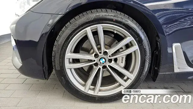 BMW 7 Series 2018 — Photo 13/20