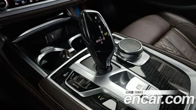 BMW 7 Series 2018 — Photo 11/20