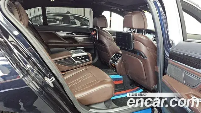 BMW 7 Series 2018 — Photo 2/20
