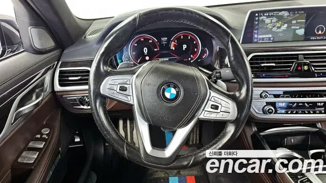 BMW 7 Series 2018 — Photo 18/20