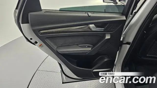 Audi SQ5 2021 — Photo 17/36