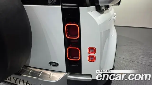 Land Rover Defender 2021 — Şəkil 28/38