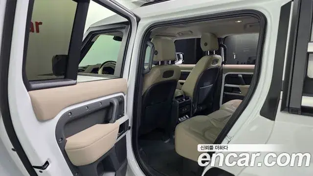 Land Rover Defender 2021 — Şəkil 32/38