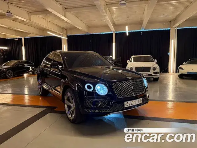 Bentley Bentayga 2018 — Şəkil 9/19