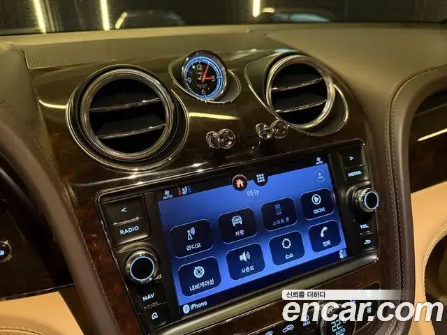 Bentley Bentayga 2018 — Şəkil 12/19
