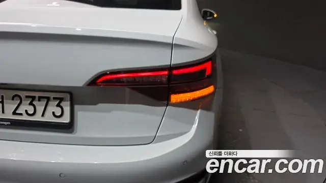 Volkswagen Jetta 2023 — Şəkil 26/31