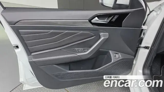 Volkswagen Jetta 2023 — Şəkil 7/31