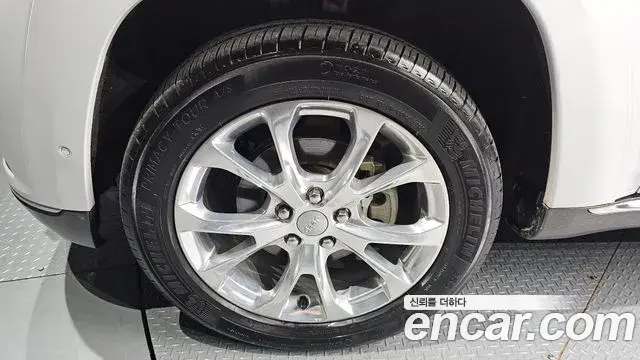 Jeep Grand Cherokee 2020 — Şəkil 28/31