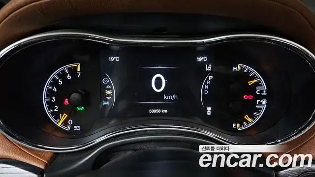 Jeep Grand Cherokee 2020 — Şəkil 13/31