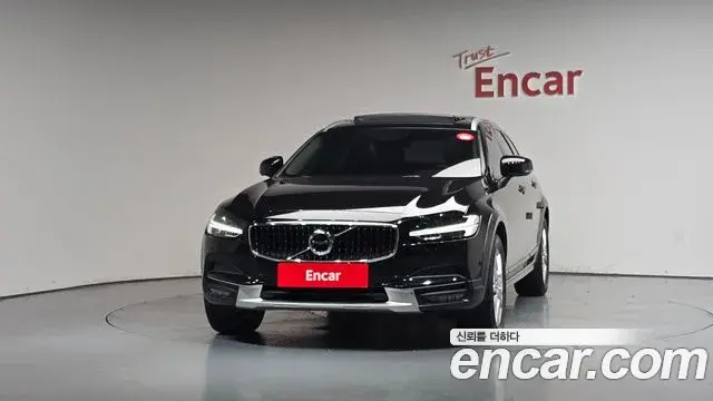 Volvo V90 Cross Country 2018 — Şəkil 25/32