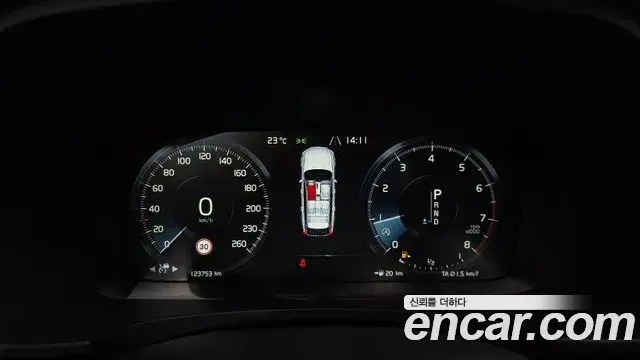 Volvo V90 Cross Country 2018 — Şəkil 15/32