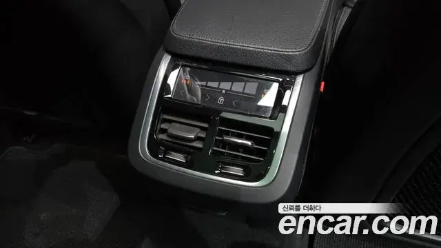 Volvo V90 Cross Country 2018 — Şəkil 12/32